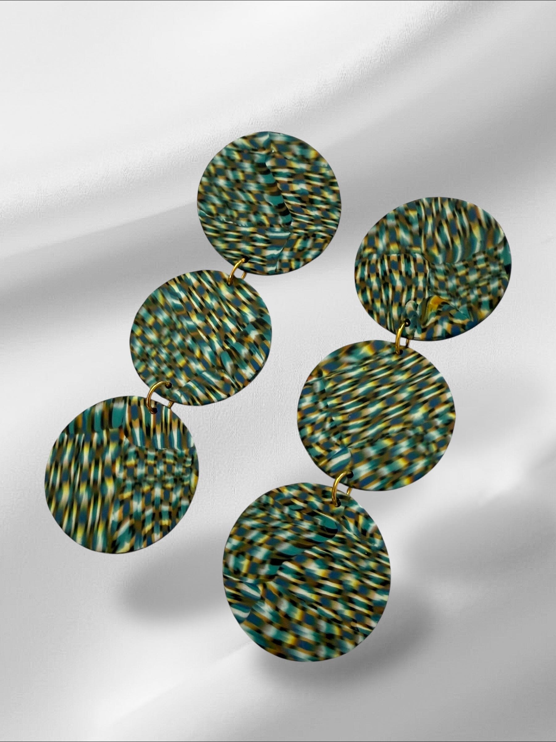 Blurry Rounds in Green Earrings Love Hand and Heart 