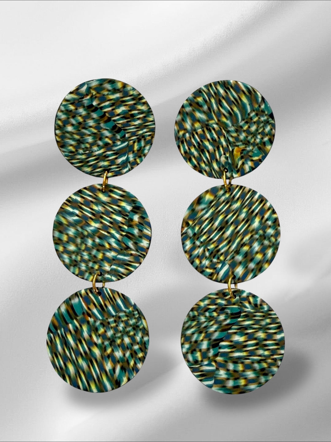 Blurry Rounds in Green Earrings Love Hand and Heart 