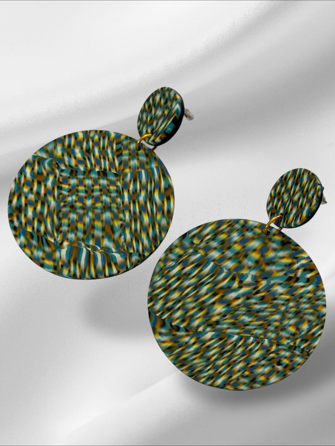 Blurry Single Round in Green Earrings Love Hand and Heart 